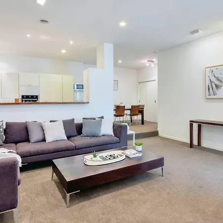Spacious 2Br Near Westfield Newmarket